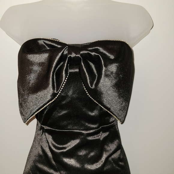 NWT Windsor Size L Satin Dress with Statement Bow - Picture 3 of 9